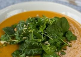 Zupa z batatów z curry i szpinakiem (4 porcje)