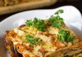 Lasagne z sosem bolońskim i beszamelem (4 porcje)